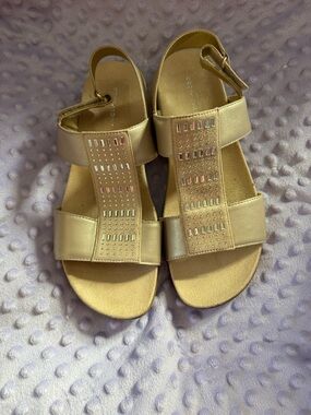 Easy Spirit Women's Gold Embellished T-Strap Sandals, new with box, size 9.5